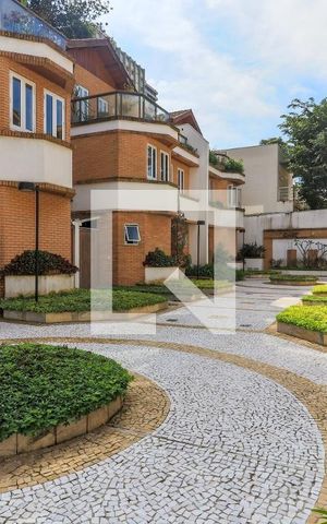 Casa de condomínio à venda com 315m², 4 quartos e 4 vagas Casa de condomínio à venda com 315m², 4 quartos e 4 vagasÁrea comum