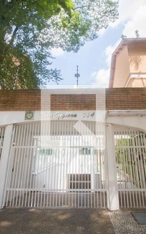 Casa de condomínio à venda com 315m², 4 quartos e 4 vagas Casa de condomínio à venda com 315m², 4 quartos e 4 vagasFachada