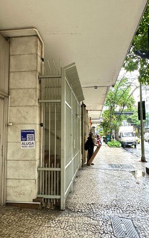 Apartamento para alugar com 220m², 4 quartos e 1 vaga