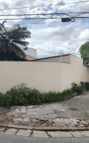 Casa para alugar com 229m², 2 quartos e 2 vagas Casa para alugar com 229m², 2 quartos e 2 vagasFachada