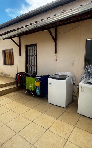 Casa à venda com 206m², 3 quartos e 3 vagas Casa à venda com 206m², 3 quartos e 3 vagasÁrea de serviço