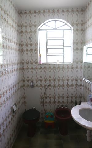 Casa à venda com 360m², 4 quartos e 2 vagasBanheiro