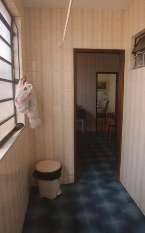 Casa à venda com 360m², 4 quartos e 2 vagasArea de serviço 
