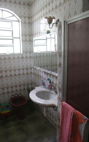 Casa à venda com 360m², 4 quartos e 2 vagasBanheiro