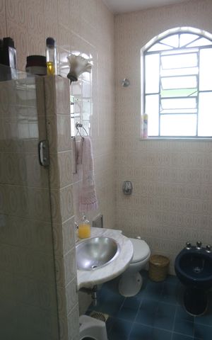 Casa à venda com 360m², 4 quartos e 2 vagasBanheiro