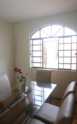 Casa à venda com 360m², 4 quartos e 2 vagasSala de jantar casa 2