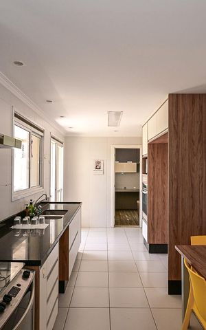 Apartamento à venda com 222m², 4 quartos e 4 vagasCozinha