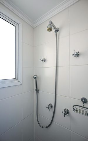 Apartamento à venda com 222m², 4 quartos e 4 vagasChuveiro do Banheiro da Suíte 1