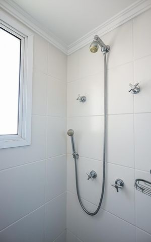 Apartamento à venda com 222m², 4 quartos e 4 vagasChuveiro do banheiro da Suíte 3