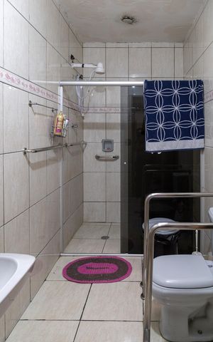Casa à venda com 250m², 3 quartos e 2 vagasBanheiro