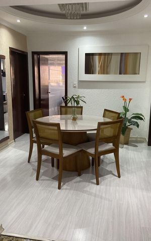 Casa à venda com 360m², 4 quartos e 2 vagas Casa à venda com 360m², 4 quartos e 2 vagasSala
