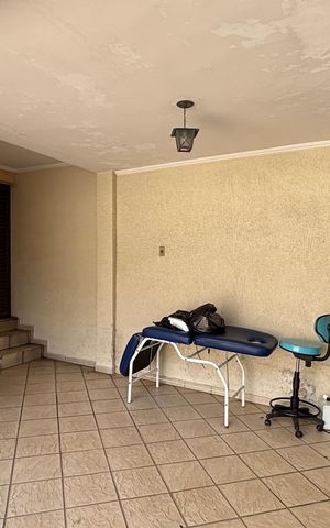 Casa à venda com 238m², 2 quartos e 2 vagas Casa à venda com 238m², 2 quartos e 2 vagasGaragem
