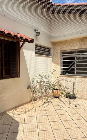 Casa à venda com 238m², 2 quartos e 2 vagas Casa à venda com 238m², 2 quartos e 2 vagasQuintal
