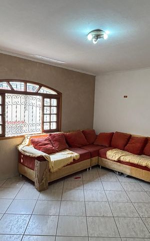 Casa à venda com 238m², 2 quartos e 2 vagas Casa à venda com 238m², 2 quartos e 2 vagasSala