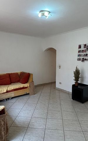 Casa à venda com 238m², 2 quartos e 2 vagas Casa à venda com 238m², 2 quartos e 2 vagasSala