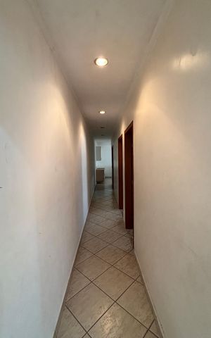 Casa à venda com 238m², 2 quartos e 2 vagas Casa à venda com 238m², 2 quartos e 2 vagasCorredor