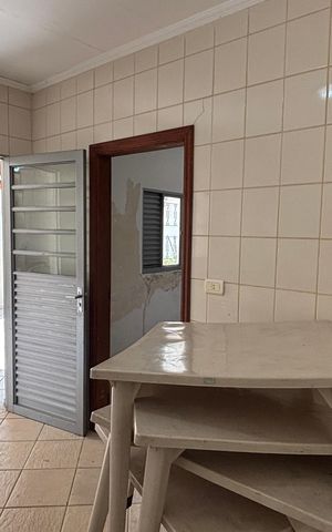 Casa à venda com 238m², 2 quartos e 2 vagas Casa à venda com 238m², 2 quartos e 2 vagasEdícula - Cozinha