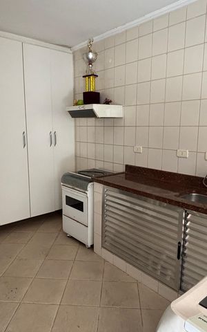 Casa à venda com 238m², 2 quartos e 2 vagas Casa à venda com 238m², 2 quartos e 2 vagasEdícula