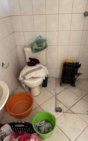 Casa à venda com 238m², 2 quartos e 2 vagas Casa à venda com 238m², 2 quartos e 2 vagasÁrea de Serviço - Banheiro
