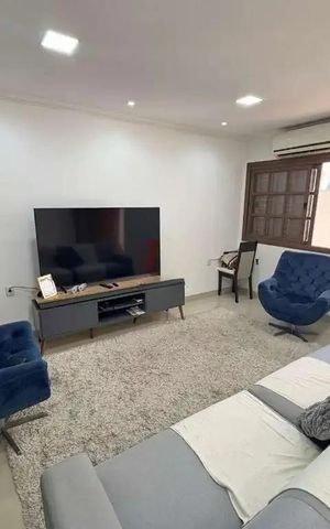 Casa à venda com 200m², 3 quartos e 5 vagas Casa à venda com 200m², 3 quartos e 5 vagasSala