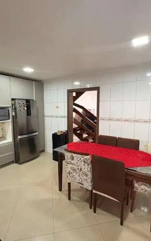 Casa à venda com 200m², 3 quartos e 5 vagas Casa à venda com 200m², 3 quartos e 5 vagasCozinha