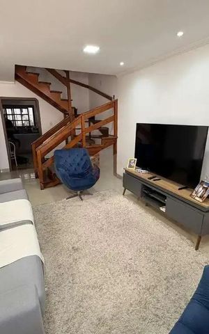 Casa à venda com 200m², 3 quartos e 5 vagas Casa à venda com 200m², 3 quartos e 5 vagasSala