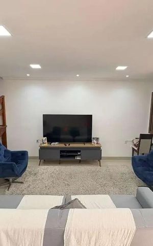 Casa à venda com 200m², 3 quartos e 5 vagas Casa à venda com 200m², 3 quartos e 5 vagasSala