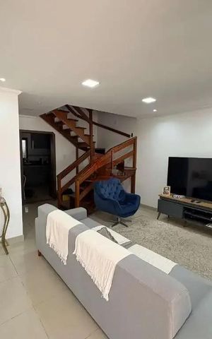 Casa à venda com 200m², 3 quartos e 5 vagas Casa à venda com 200m², 3 quartos e 5 vagasSala