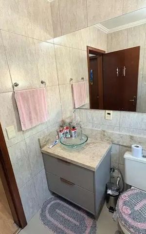 Casa à venda com 200m², 3 quartos e 5 vagas Casa à venda com 200m², 3 quartos e 5 vagasBanheiro 1