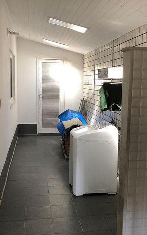 Casa de condomínio à venda com 400m², 4 quartos e 1 vaga Casa de condomínio à venda com 400m², 4 quartos e 1 vagaÁrea de serviço