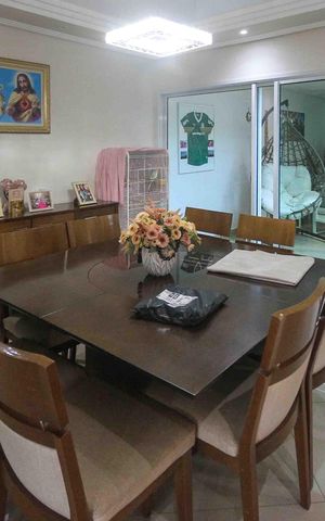 Casa à venda com 450m², 3 quartos e 3 vagas Casa à venda com 450m², 3 quartos e 3 vagasSala de Jantar