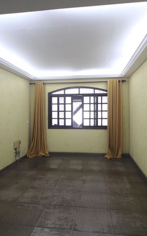 Casa à venda com 125m², 5 quartos e 2 vagasSala