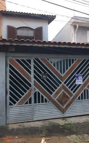 Casa à venda com 125m², 5 quartos e 2 vagasFachada