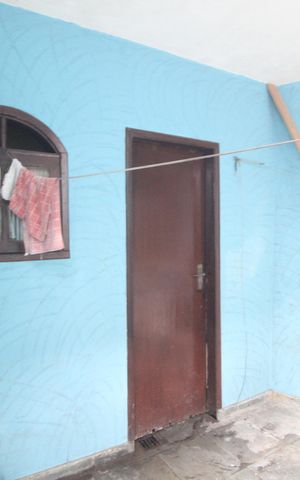Casa à venda com 125m², 5 quartos e 2 vagasFundos da casa / banheiro de serviço