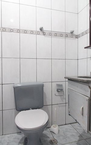 Casa à venda com 125m², 5 quartos e 2 vagasBanheiro da suíte