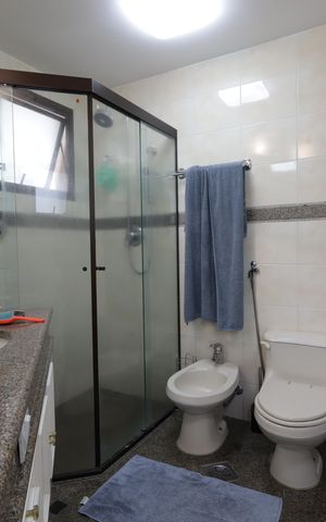 Apartamento à venda com 246m², 4 quartos e 4 vagasBanheiro da Suíte 1