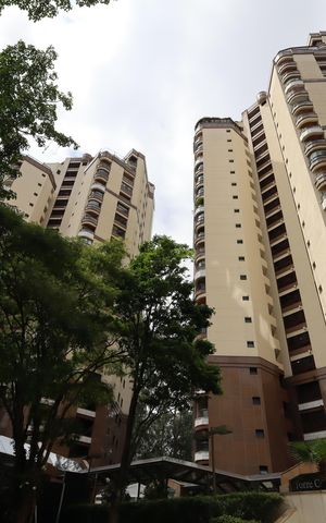 Apartamento à venda com 246m², 4 quartos e 4 vagasFachada