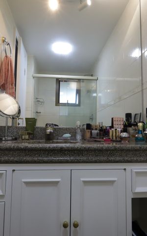 Apartamento à venda com 246m², 4 quartos e 4 vagasBanheiro da Suíte 2