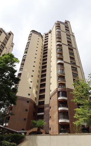 Apartamento à venda com 246m², 4 quartos e 4 vagasFachada