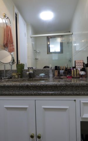 Apartamento à venda com 246m², 4 quartos e 4 vagasBanheiro da Suíte 2