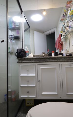 Apartamento à venda com 246m², 4 quartos e 4 vagasBanheiro da Suíte 4