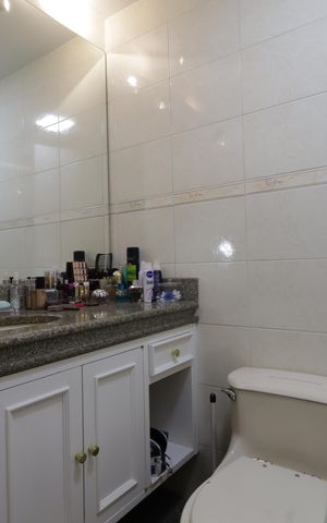 Apartamento à venda com 246m², 4 quartos e 4 vagasBanheiro da Suíte 2