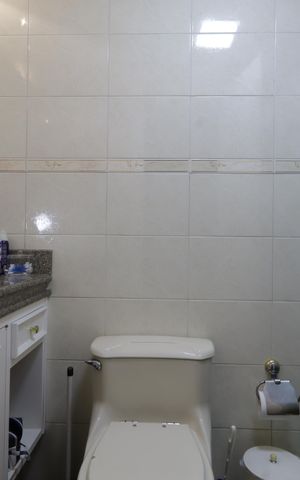 Apartamento à venda com 246m², 4 quartos e 4 vagasBanheiro da Suíte 2