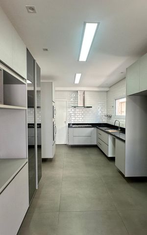 Casa de condomínio à venda com 565m², 4 quartos e 3 vagasCozinha