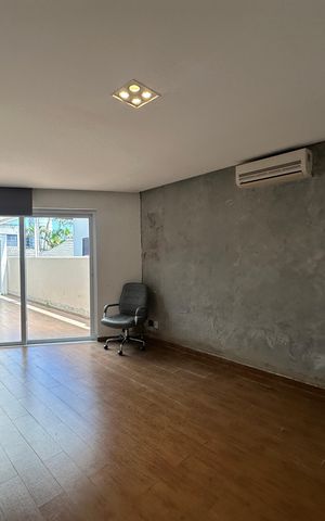 Casa de condomínio à venda com 565m², 4 quartos e 3 vagasSala de TV