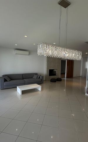Casa de condomínio à venda com 565m², 4 quartos e 3 vagasSala de Jantar