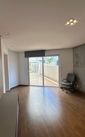 Casa de condomínio à venda com 565m², 4 quartos e 3 vagasSala de TV