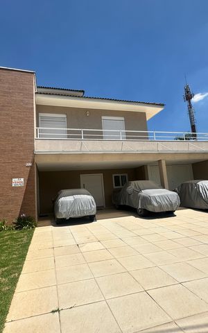 Casa de condomínio à venda com 565m², 4 quartos e 3 vagasFachada