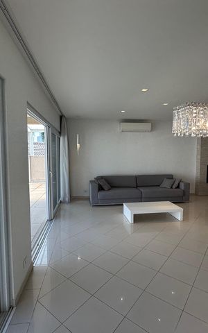 Casa de condomínio à venda com 565m², 4 quartos e 3 vagasSala de Jantar