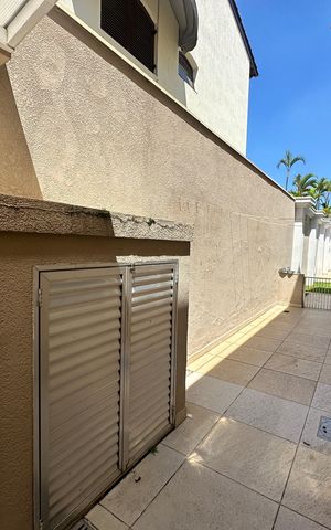 Casa de condomínio à venda com 565m², 4 quartos e 3 vagasQuintal